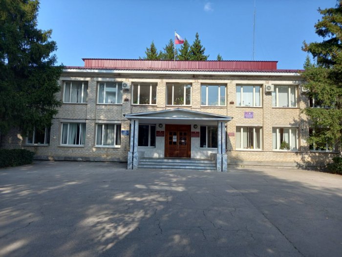 Здание администрации муниципального района Исаклинский