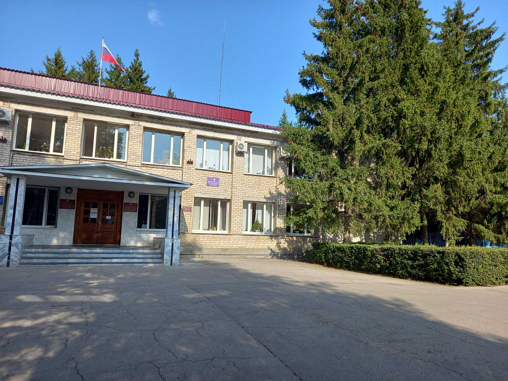 Здание администрации муниципального района Исаклинский